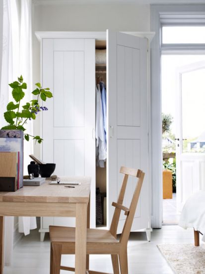 Höga-skåp-Bord-BAS-Stol-och-Bokstöd-413x550