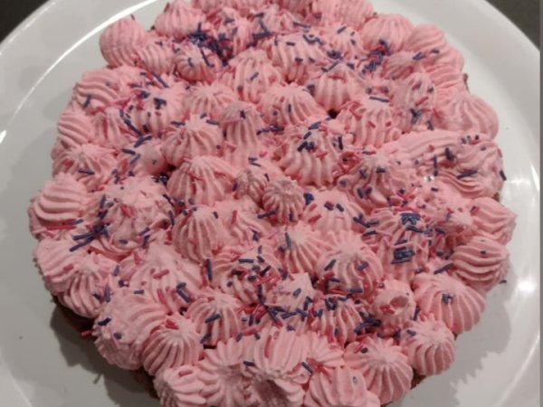 To decorate a&nbsp;cake