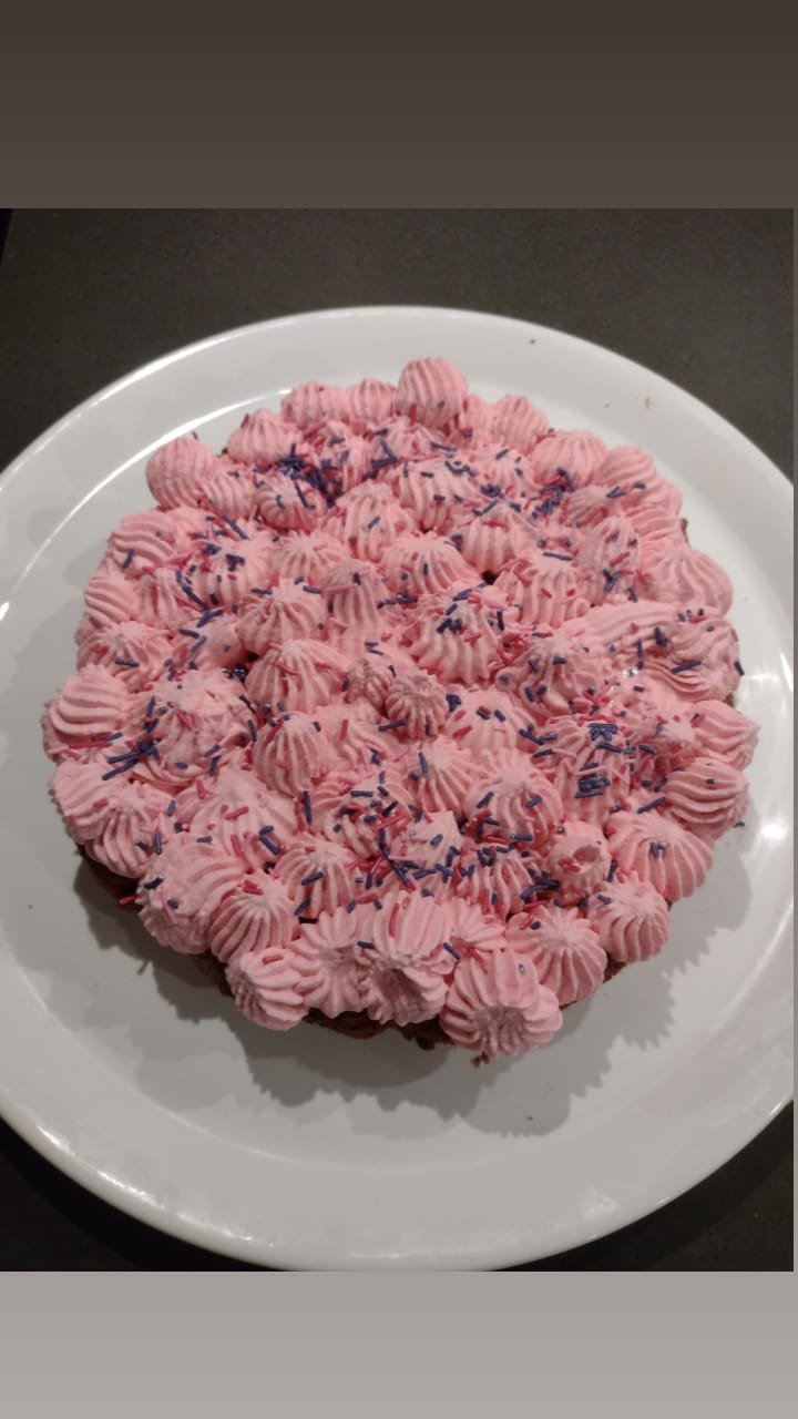 To decorate a&nbsp;cake